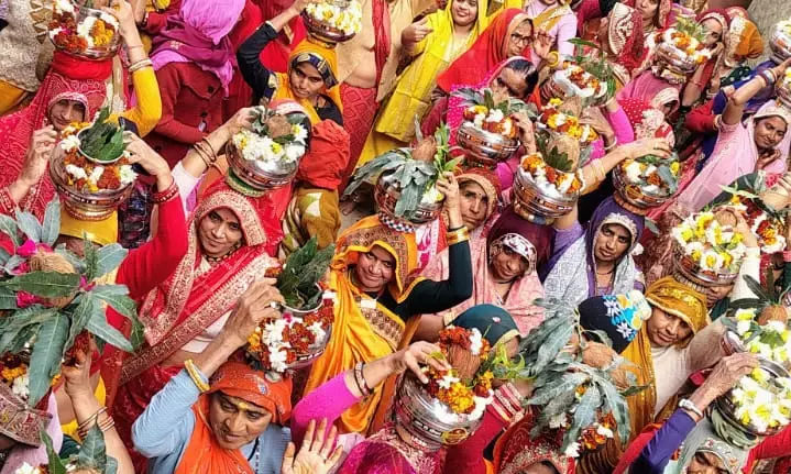 खजूरी में गाजे-बाजे के साथ निकली भव्य कलश यात्रा