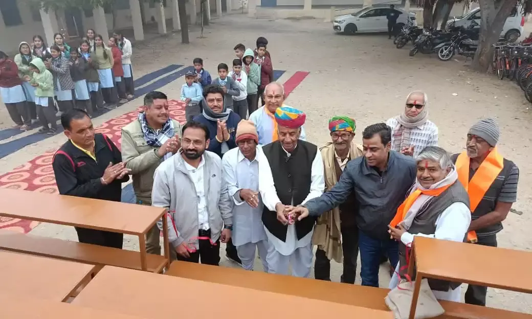 डांगी परिवार सहित भामाशाहों ने विद्यालय को भेंट किया 91 हजार रुपये का फर्नीचर डांगी परिवार सहित भामाशाहों ने विद्यालय को भेंट किया 91 हजार रुपये का फर्नीचर