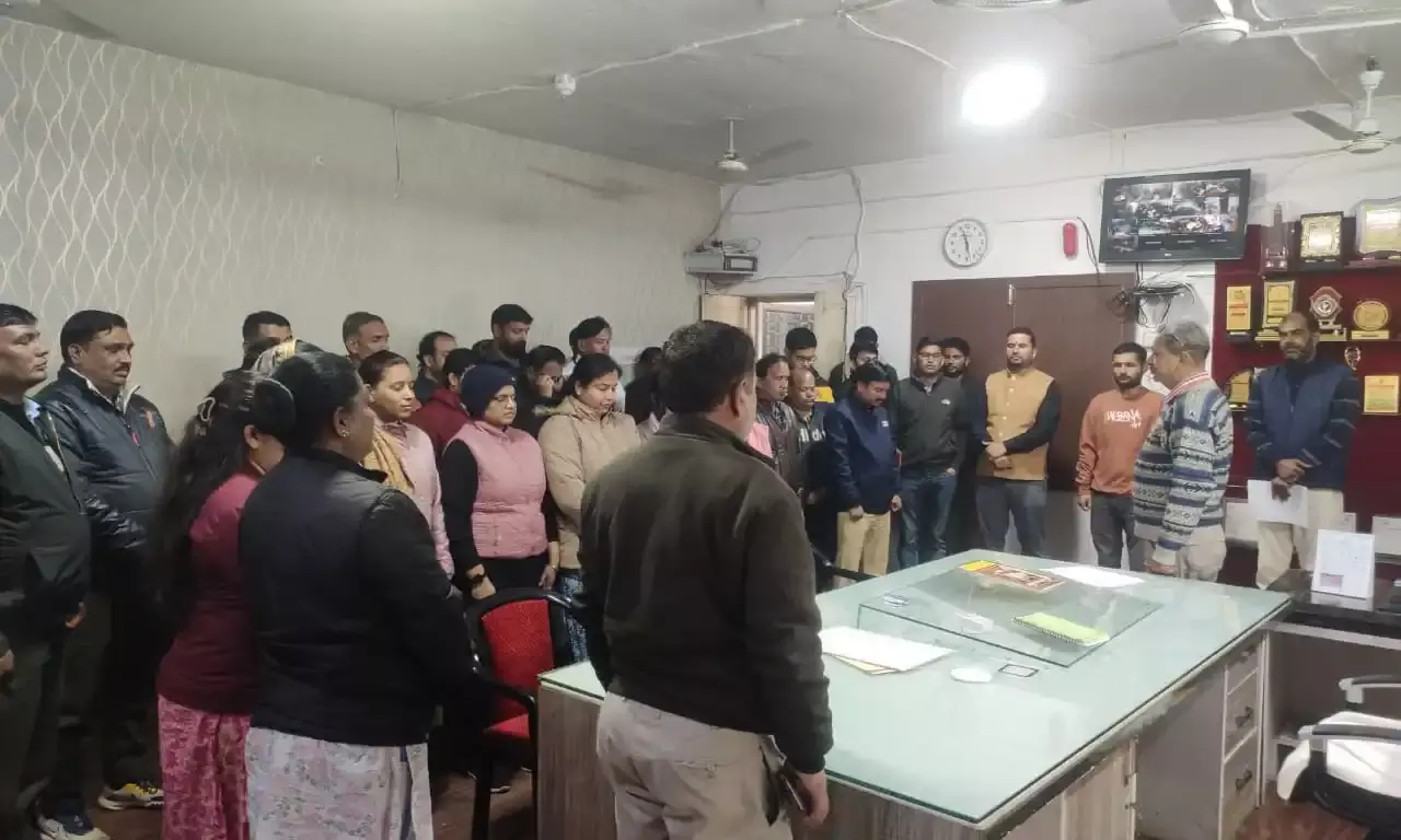 शहीद दिवस पर सीएमएचओ कार्यालय में दो मिनट देशभक्ति का मौन,