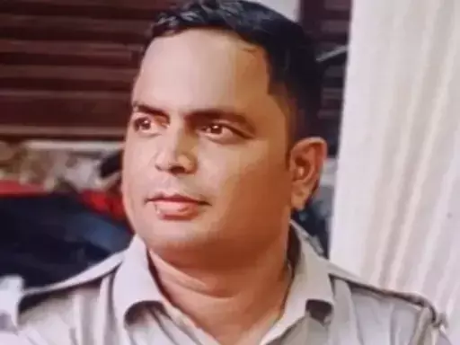 पुलिस की साख पर लगा दाग; कॉन्स्टेबल ने बदमाशों के साथ मिलकर की लूट, एसपी ने दिए गिरफ्तारी के आदेश पुलिस की साख पर लगा दाग; कॉन्स्टेबल ने बदमाशों के साथ मिलकर की लूट, एसपी ने दिए गिरफ्तारी के आदेश