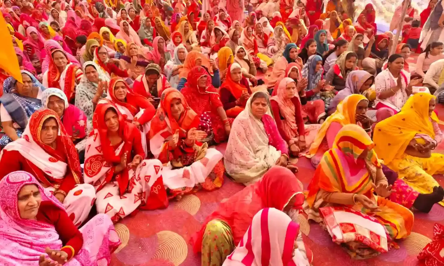 खजूरी में विराट हिंदू सम्मेलन के चार दिवसीय धार्मिक कार्यक्रम के दूसरा दिन नानी बाई मायरा का वाचन