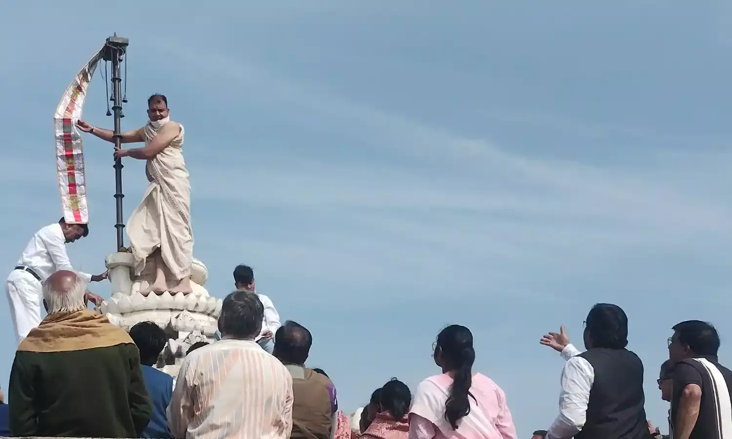 ध्वजा दर्शन से बढ़ी सकारात्मक ऊर्जा: सुमतिनाथ मंदिर में उमड़ा जैन समाज