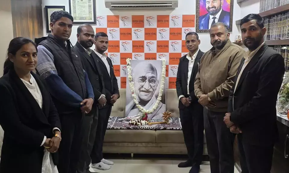 शहीद दिवस पर महात्मा गांधी को श्रद्धांजलि समारोह आयोजित