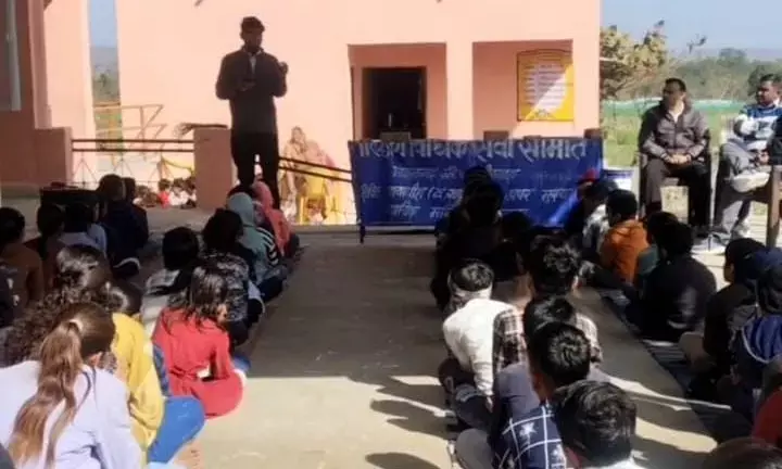 मांडलगढ़ में बाल विवाह और सुकन्या समृद्धि योजना पर छात्राओं को दी जानकारी मांडलगढ़ में बाल विवाह और सुकन्या समृद्धि योजना पर छात्राओं को दी जानकारी