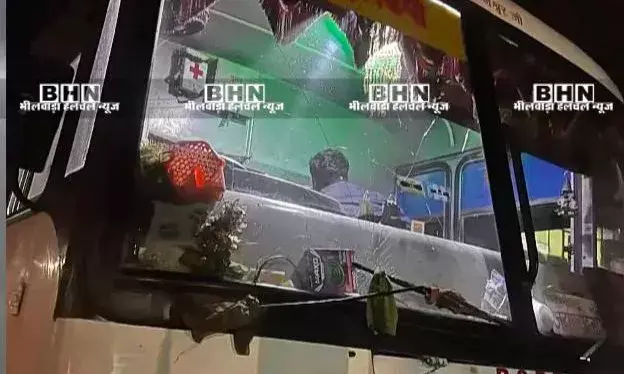 बिजौलियां में रोडवेज बस पर हमला, शीशा तोड़ा, चालक और परिचालक से मारपीट बिजौलियां में रोडवेज बस पर हमला, शीशा तोड़ा, चालक और परिचालक से मारपीट
