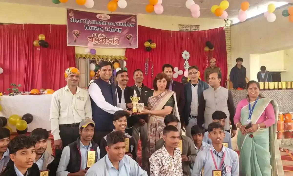 पीएम श्री राजकीय उच्च माध्यमिक विद्यालय हमीरगढ़ में वार्षिकोत्सव व पुरस्कार वितरण पीएम श्री राजकीय उच्च माध्यमिक विद्यालय हमीरगढ़ में वार्षिकोत्सव व पुरस्कार वितरण