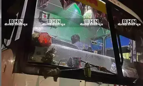 बिजौलियां में रोडवेज बस पर हमला, शीशा तोड़ा, चालक और परिचालक से मारपीट बिजौलियां में रोडवेज बस पर हमला, शीशा तोड़ा, चालक और परिचालक से मारपीट