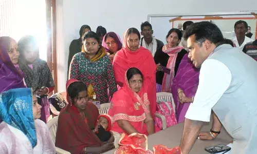 आकोला में ग्राम उत्थान शिविर का जिला कलक्टर ने किया अवलोकन