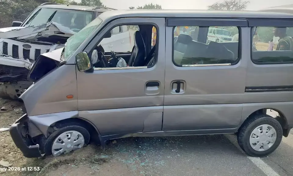 जहाजपुर स्टेट हाईवे पर ईको और बोलेरो की आमने-सामने भिड़ंत, चार घायल