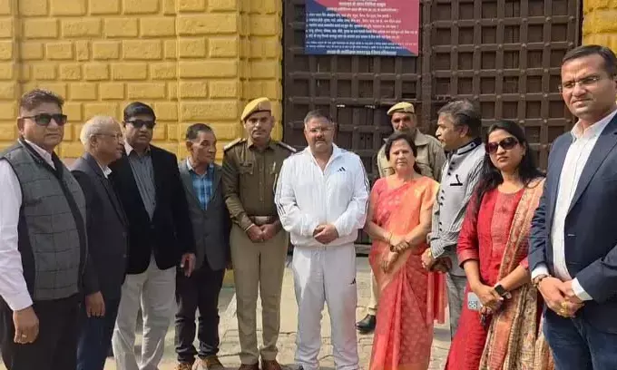 उपभोक्ता अधिकार समिति ने किया जिला जेल भीलवाड़ा का निरीक्षण, चार हैलोजन लाइटें भेंट उपभोक्ता अधिकार समिति ने किया जिला जेल भीलवाड़ा का निरीक्षण, चार हैलोजन लाइटें भेंट