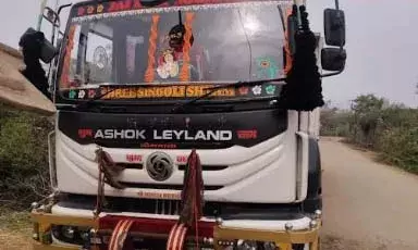 अवैध बजरी परिवहन पर पुलिस की सख्त कार्रवाई, टिप्पर ट्रेलर जब्त