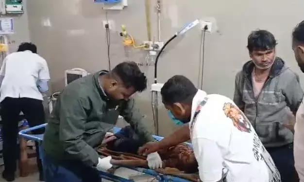 नदी किनारे 50 फीट ऊंची चट्टान से गिरी पांचवीं कक्षा की छात्रा, हालत नाजुक नदी किनारे 50 फीट ऊंची चट्टान से गिरी पांचवीं कक्षा की छात्रा, हालत नाजुक