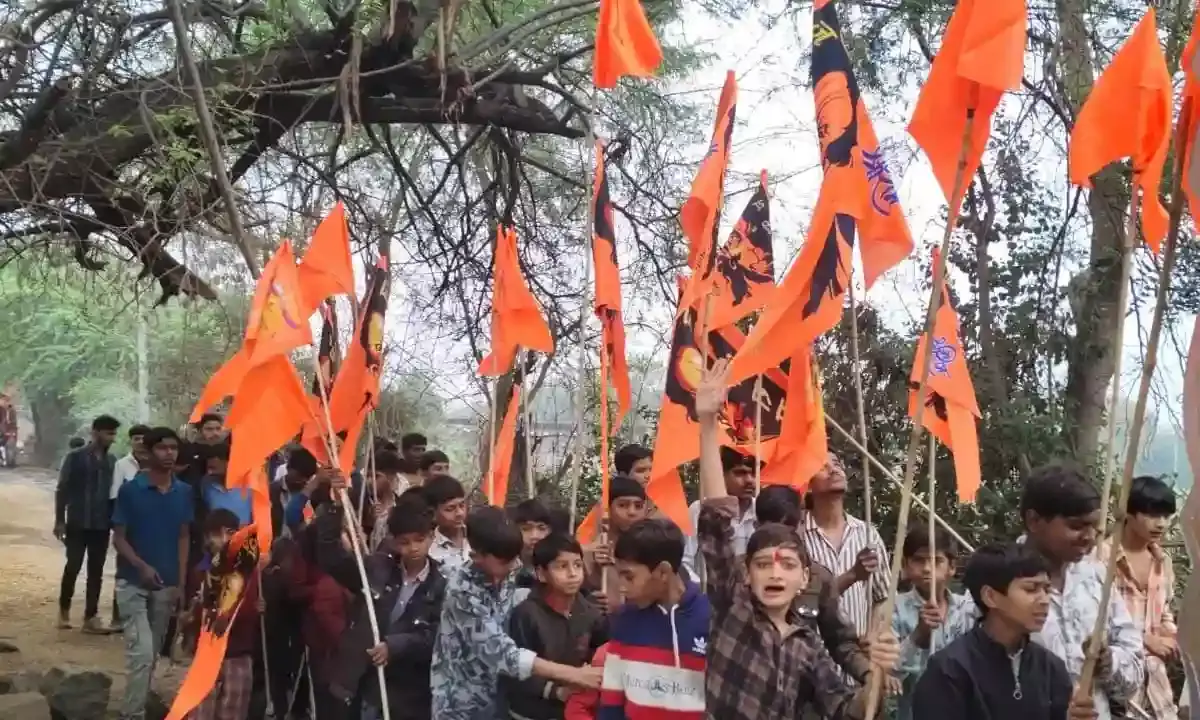 कांदा गांव में हिंदू सम्मेलन को लेकर निकाली गई भव्य पैदल शोभायात्रा