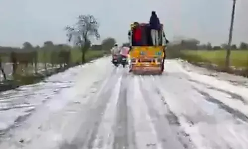 नीमच की ​सड़कों पर दिखा कश्मीर जैसा नजारा,ओला से फसलों को नुकसान