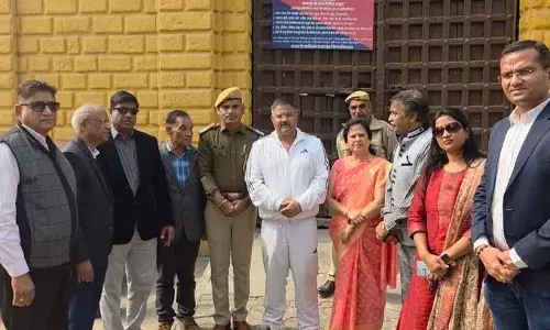 उपभोक्ता अधिकार समिति ने किया जिला जेल भीलवाड़ा का निरीक्षण, चार हैलोजन लाइटें भेंट