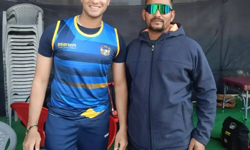 टीम इंडिया सहित अंतरराष्ट्रीय बल्लेबाजों के बल्ले संवारता है भटेड़ा का बैट सर्जन घनश्याम, अभिषेक शर्मा भी कर चुके हैं तारीफ टीम इंडिया सहित अंतरराष्ट्रीय बल्लेबाजों के बल्ले संवारता है भटेड़ा का बैट सर्जन घनश्याम, अभिषेक शर्मा भी कर चुके हैं तारीफ