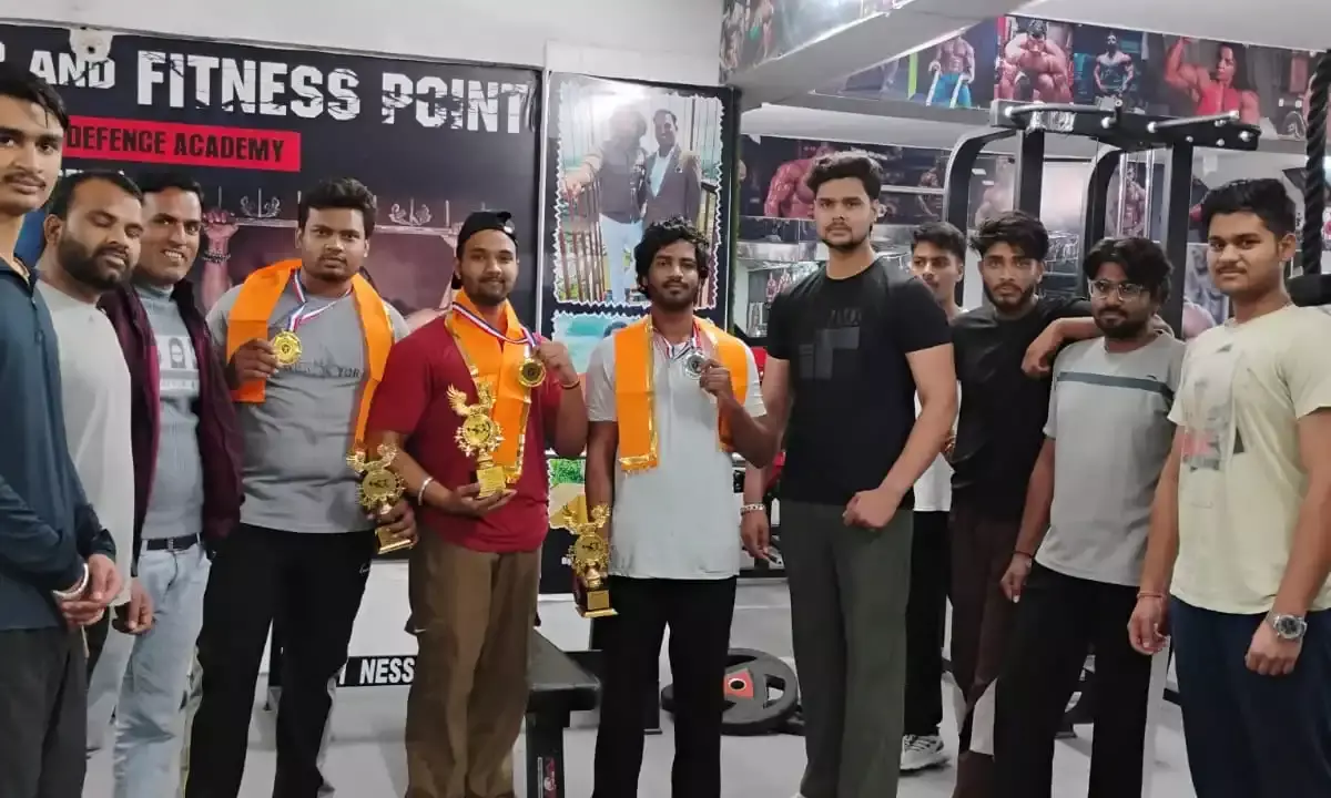 मेवाड़ पावर लिफ्टिंग में बालाजी हेल्थ क्लब के खिलाड़ियों का दमदार प्रदर्शन, स्वर्ण व रजत पदक जीतकर बढ़ाया मान