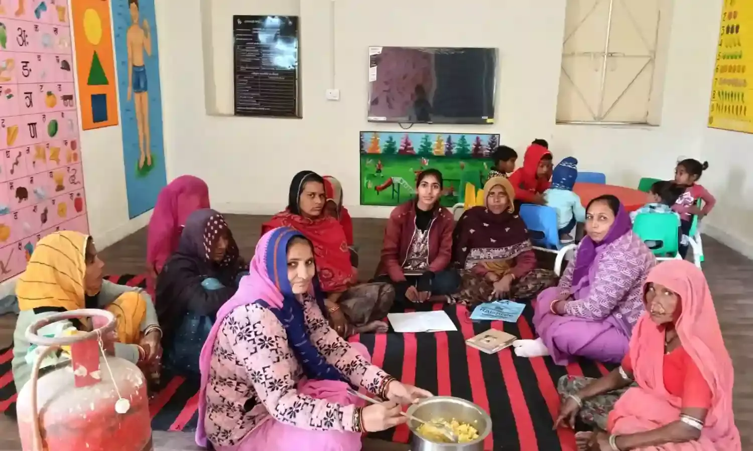 नन्द घर गोरेला में पोषण आधारित खिचड़ी रेसिपी कार्यक्रम आयोजित