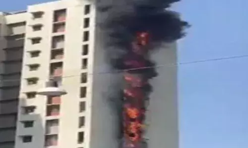 ठाणे की 18 मंजिला इमारत में भीषण आग: 70 लोगों का रेस्क्यू, 2 बुजुर्ग गंभीर रूप से झुलसे ठाणे की 18 मंजिला इमारत में भीषण आग: 70 लोगों का रेस्क्यू, 2 बुजुर्ग गंभीर रूप से झुलसे