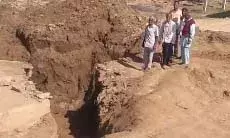 कुएं की मिट्टी ढहने से बड़ा हादसा, चार युवक दबे, दो की मौत कुएं की मिट्टी ढहने से बड़ा हादसा, चार युवक दबे, दो की मौत