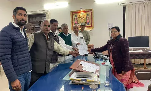 ओलावृष्टि और फसल खराबे पर ग्रामीण कांग्रेस का प्रदर्शन, कलेक्टर को सौंपा ज्ञापन