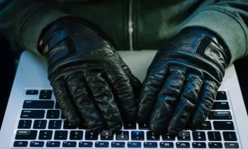 सावधानी से टली बड़ी ठगी: भीलवाड़ा में 80 वर्षीय बुजुर्ग को 7 दिन रखा डिजिटल अरेस्ट, बैंक मैनेजर ने बचाए 9 लाख सावधानी से टली बड़ी ठगी: भीलवाड़ा में 80 वर्षीय बुजुर्ग को 7 दिन रखा डिजिटल अरेस्ट, बैंक मैनेजर ने बचाए 9 लाख