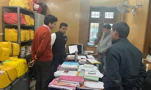 जिला परिषद कार्यालय का जिला कलक्टर ने किया निरीक्षण