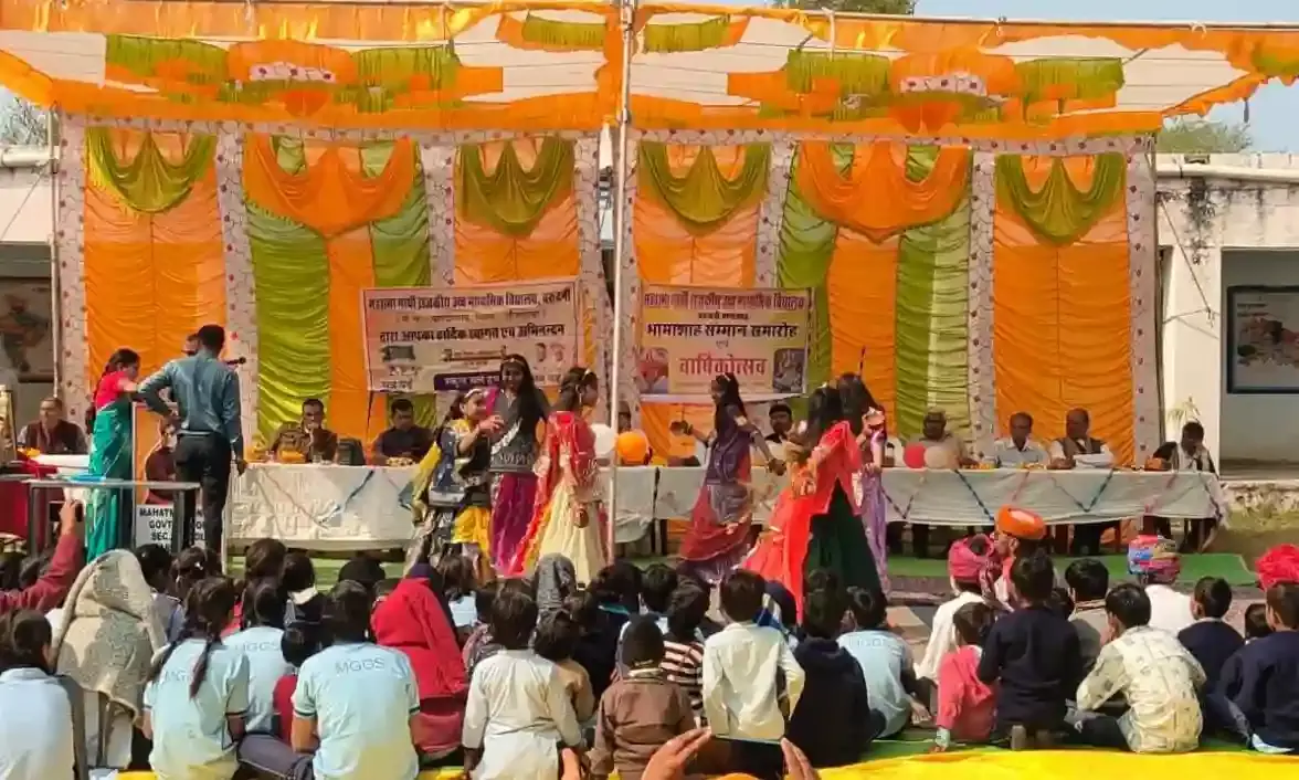 सोमानी पर‍िवार ने विद्यालय गोद ल‍िया