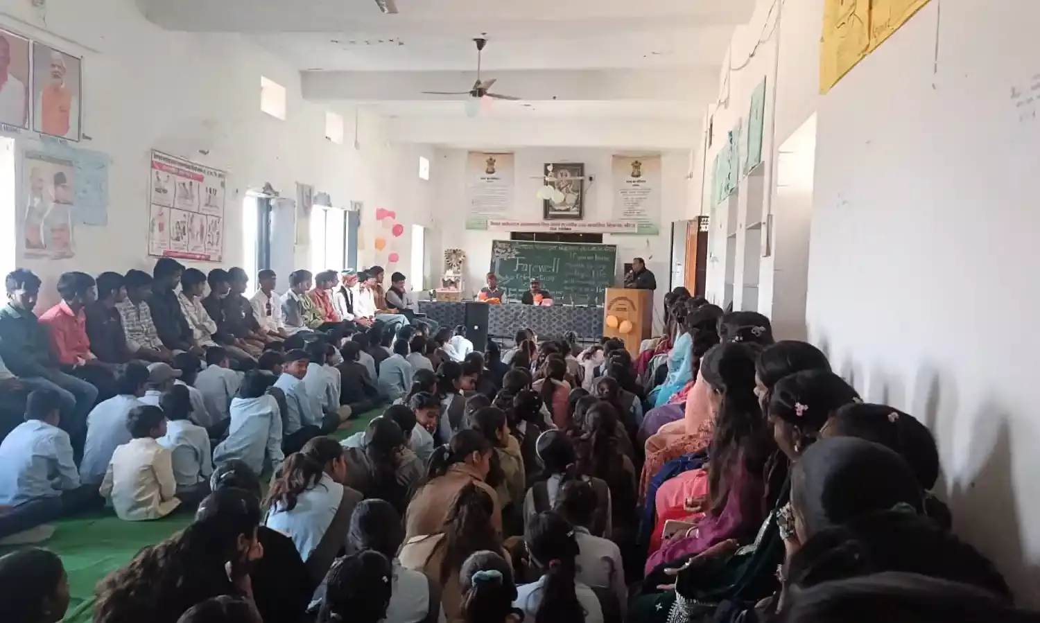 सेवानिवृत प्राचार्य द्वारा बोरज विद्यालय में साउंड सिस्टम भेंट