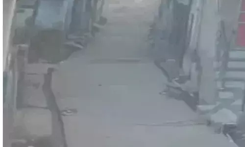 मौत बनकर गिरा 100 साल पुराने मकान का छज्जा: पिता की मौत, मासूम जुड़वा बच्चे अस्पताल में जंग लड़ रहे मौत बनकर गिरा 100 साल पुराने मकान का छज्जा: पिता की मौत, मासूम जुड़वा बच्चे अस्पताल में जंग लड़ रहे