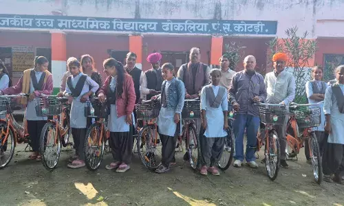 ढ़ोकलिया विद्यालय में 20 बालिकाओं को साइकिलें वितरण की ढ़ोकलिया विद्यालय में 20 बालिकाओं को साइकिलें वितरण की