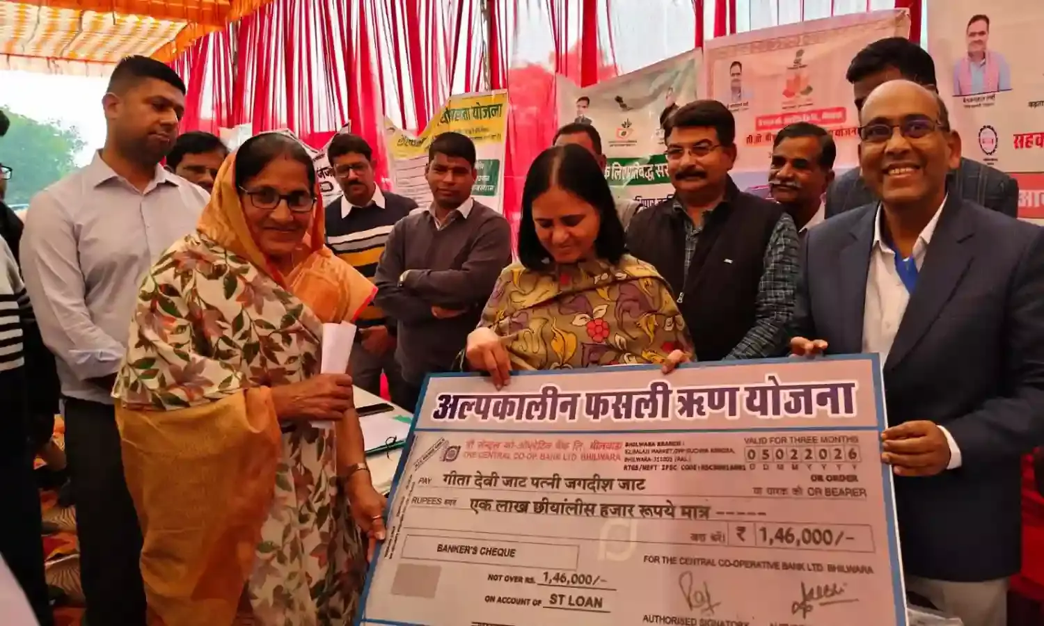 जिला प्रभारी सचिव ने रायला में ग्राम उत्थान शिविर का किया निरीक्षण जिला प्रभारी सचिव ने रायला में ग्राम उत्थान शिविर का किया निरीक्षण