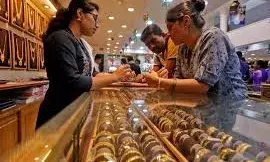 भीलवाड़ा सर्राफा बाजार: सोने-चांदी की कीमतों में भारी गिरावट, ग्राहकों की बढ़ी चहल-पहल भीलवाड़ा सर्राफा बाजार: सोने-चांदी की कीमतों में भारी गिरावट, ग्राहकों की बढ़ी चहल-पहल