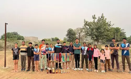 ग्राउंड नहीं होने के बावजूद बच्चों का शानदार प्रदर्शन, कोच ने की मैदान उपलब्ध कराने की अपील ग्राउंड नहीं होने के बावजूद बच्चों का शानदार प्रदर्शन, कोच ने की मैदान उपलब्ध कराने की अपील