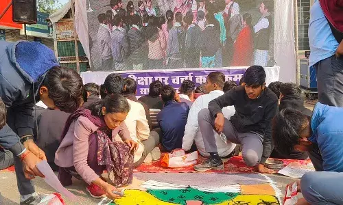 परीक्षा पर चर्चा कार्यक्रम का राजेंद्र मार्ग विद्यालय द्वारा सूचना केंद्र पर आयोजन