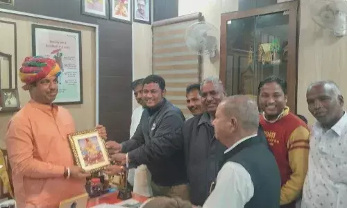 कोली समाज विकास ट्रस्ट ने महापौर  पाठक का किया सम्मान