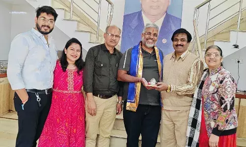 भीलवाड़ा मूल के वरिष्ठ सीए अरविन्द जैन को सेवा भावना सम्मान से किया गया सम्मानित भीलवाड़ा मूल के वरिष्ठ सीए अरविन्द जैन को सेवा भावना सम्मान से किया गया सम्मानित