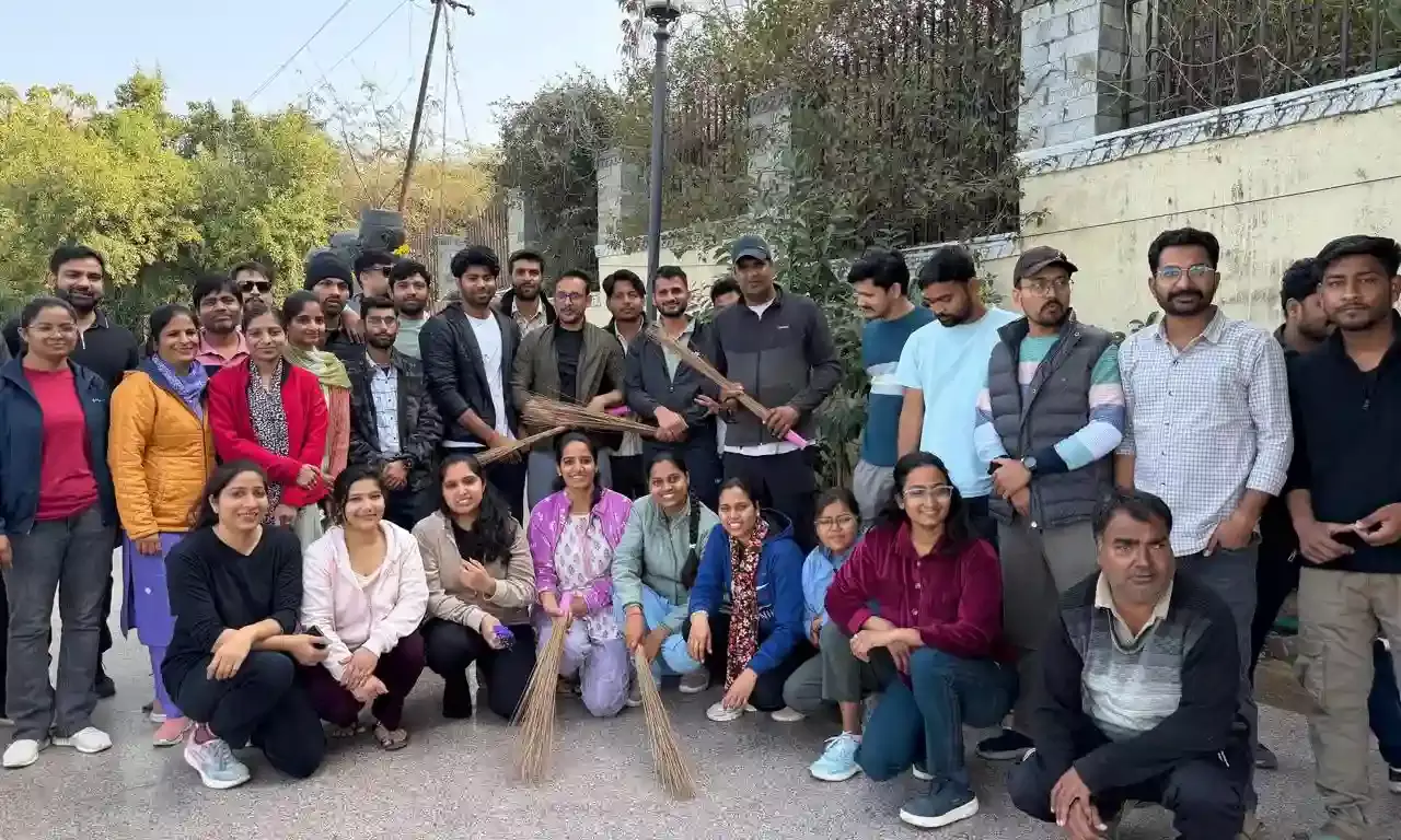 फतहसागर पाल पर “मेरा उदयपुर- मेरी पहचान” अभियान के तहत श्रमदान