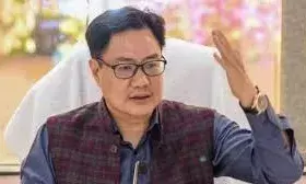 लोकसभा में भारी हंगामा, रिजिजू बोले स्पीकर कक्ष में पहुंचे 40 से 50 सांसद