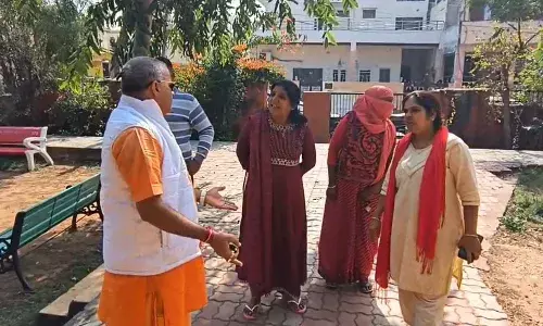 पार्क में अशोक के पेड़ों की छंगाई को लेकर विवाद