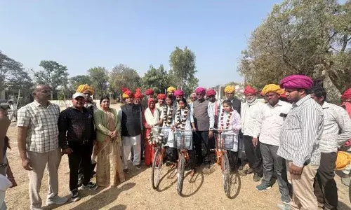 सुठेपा विद्यालय में साइकिल वितरण समारोह, छात्राओं के चेहरे खिले