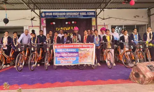 स्वामी विवेकानंद मॉडल स्कूल में विधायक सांखला ने छात्राओं को साइकिल वितरित की