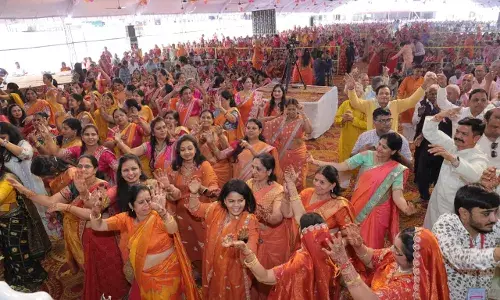 रूक्मणी ने किया भगवान कृष्ण का वरण, हर्षित हुए भक्तगण, गूंजे द्वारिकाधीश के जयकारे रूक्मणी ने किया भगवान कृष्ण का वरण, हर्षित हुए भक्तगण, गूंजे द्वारिकाधीश के जयकारे