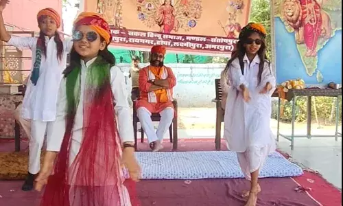 विराट हिंदू सम्मेलन में संतोषपुरा की दहाड़: हिंदू एक होंगे तो सनातन का झंडा फहराएंगे—धाकड़