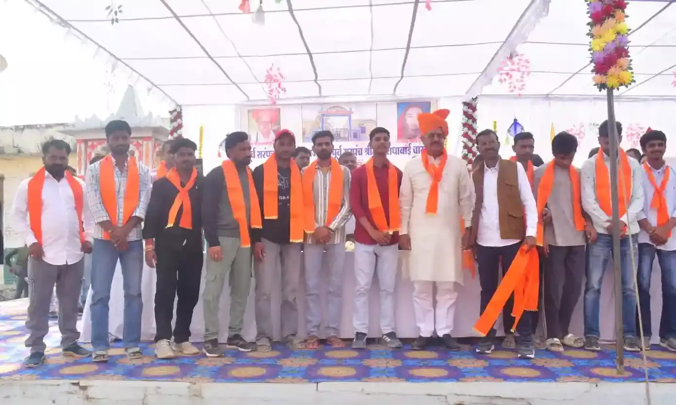 पूर्व सरपंच चारण दंपति की पुण्य स्मृति में नवनिर्मित विद्यालय द्वार का उदयलाल आंजना ने किया लोकार्पण