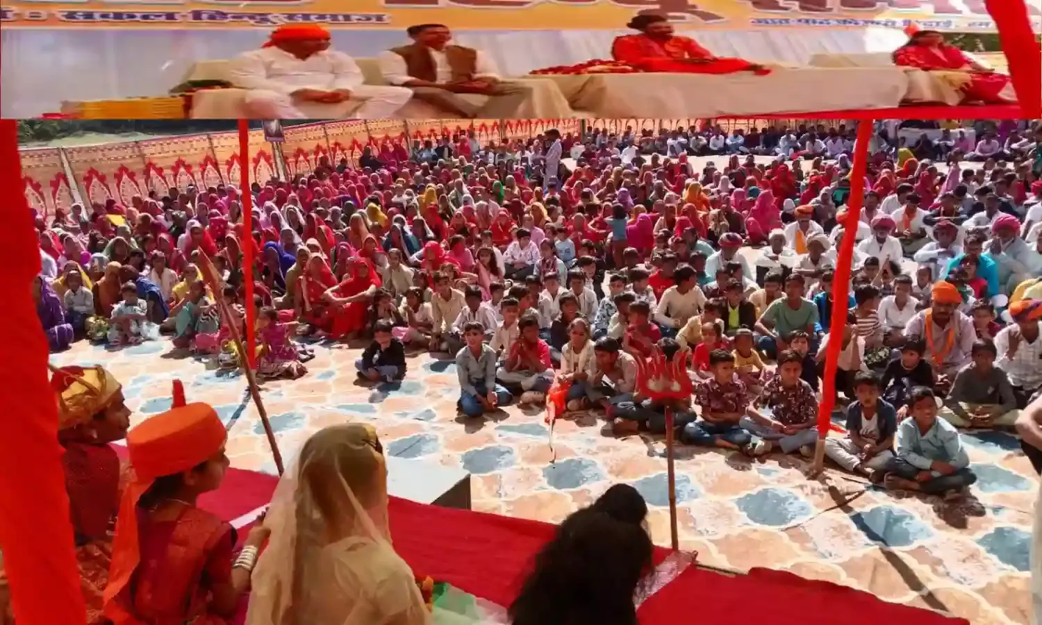 बड़ा महुआ में विराट हिंदू सम्मेलन के दौरान उमड़ा जनसैलाब