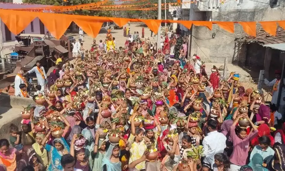 रेड़वास में विराट हिंदू सम्मेलन उमड़ा जनसैलाब, भगवा रंग का चढ़ा जोश, कलशयात्रा व झांकियां रही आकर्षण का केंद्र