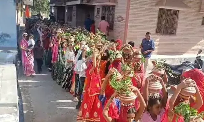 बेरा में विराट हिंदू धर्म सम्मेलन में उमड़ा आस्था का सैलाब कलश यात्रा और शोभा यात्रा से गूंजा कस्बा