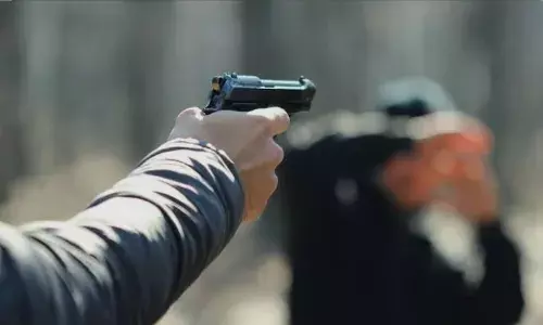 पारिवारिक कलह का खूनी अंत, पति ने पत्नी को गोलियों से भूना पारिवारिक कलह का खूनी अंत, पति ने पत्नी को गोलियों से भूना