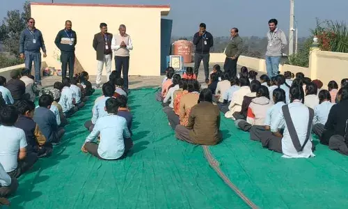 झूमपुरा राजकीय विद्यालय का किया निरीक्षण